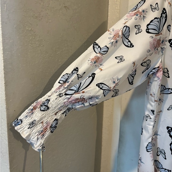 NWOT “Camisa “ Butterfly Collared Blouse With Gathered Mid Length Sleeves - Picture 5 of 5